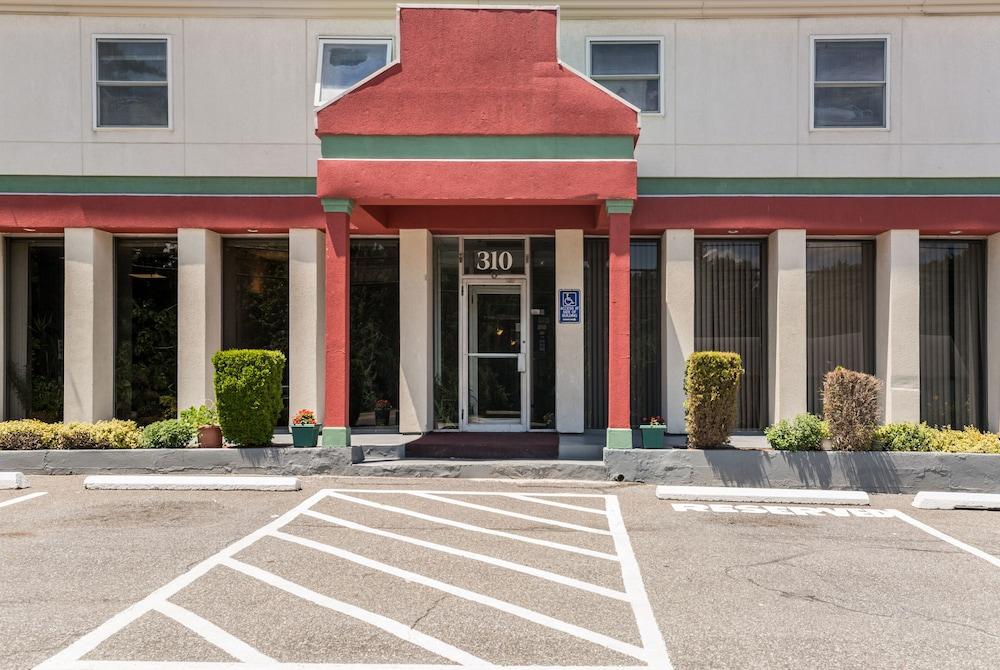 Econo Lodge Stewart International Airport New Windsor Exterior photo